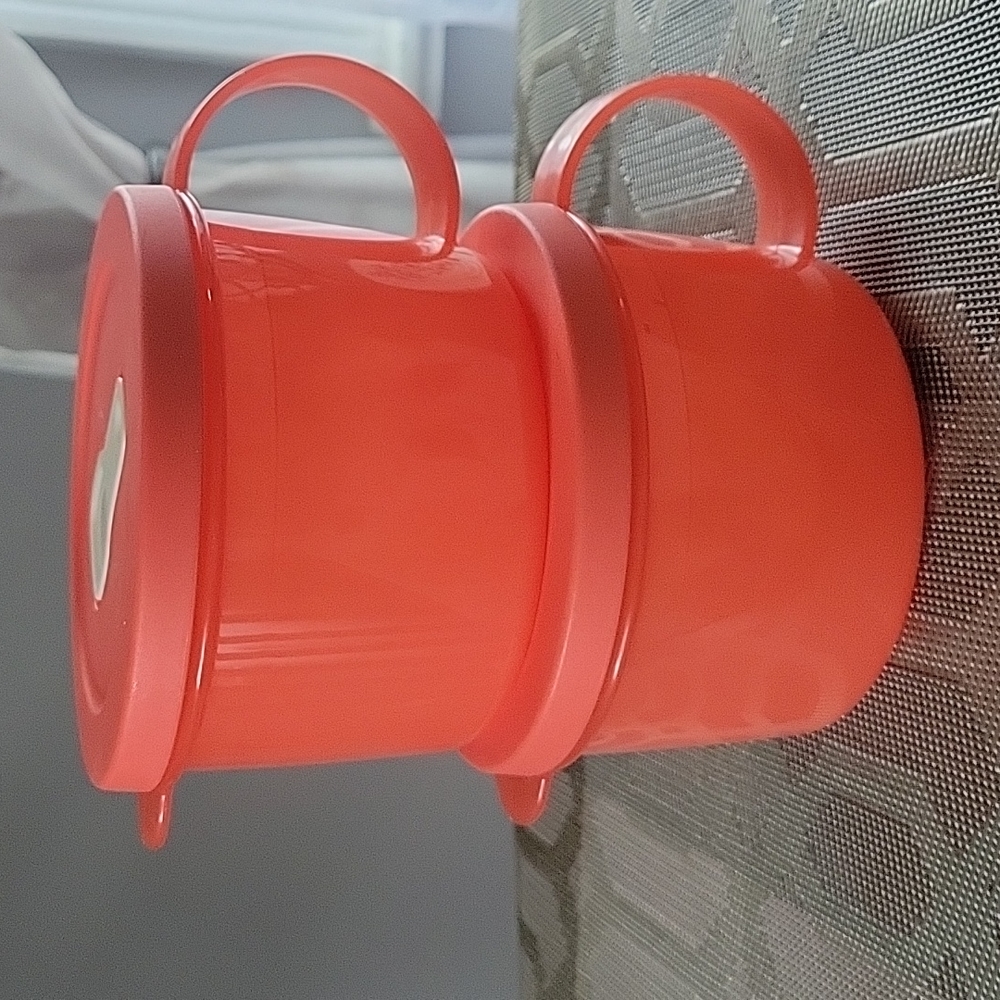 Two soup cups 16oz